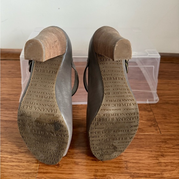 Banana republic peep toe heels - Picture 4 of 5